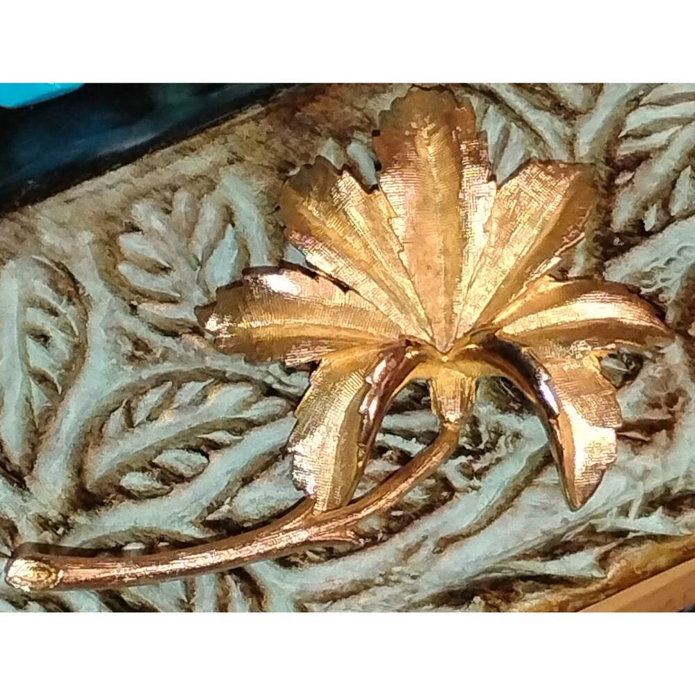 Vintage Coro Gold-Tone Flower Brooch – 1950s–1960s